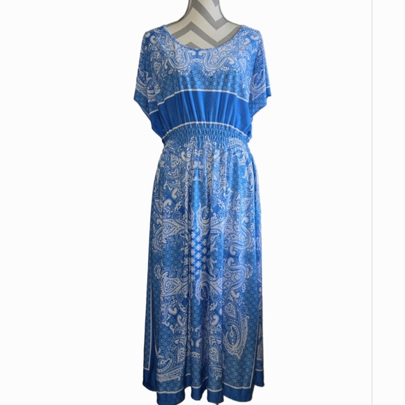 Young USA Dresses & Skirts - NWT Young USA Blue & White Paisley Pattern Midi Dress Size XL